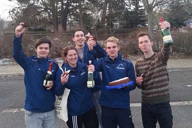 Die Teilnehmer des Speck-weg-Turnier: Sophie, Adrian, Florian, Franz und Alex